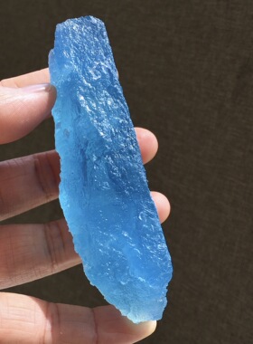 天然海蓝宝原石摆件 晶体通体 极品圣玛利亚蓝色 重115克