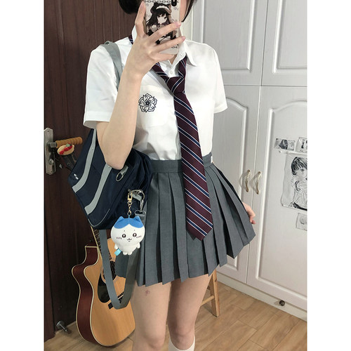 白色衬衫上衣女夏通勤穿搭