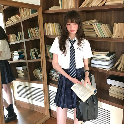 夏季短袖衬衫女简约白色刺绣