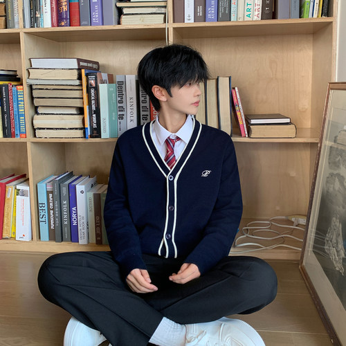 东京岁时记藏青V领针织开衫毛衣