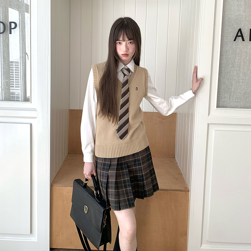 东京岁时记jk制服叠穿套头针织马甲背心女春秋外穿浅咖色刺绣纯棉