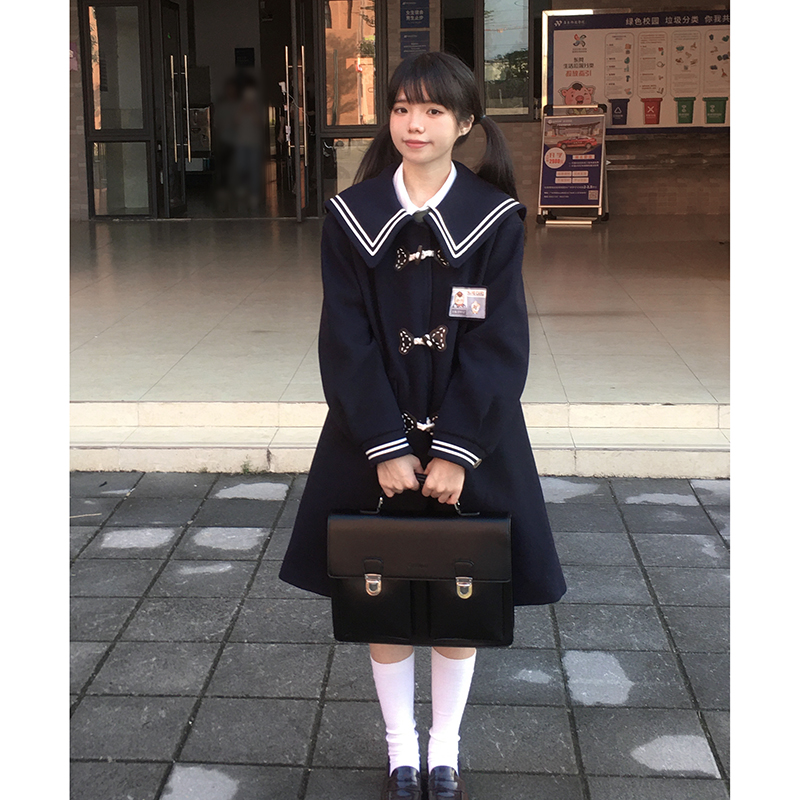 学院风牛角扣夹棉大衣熊熊出没