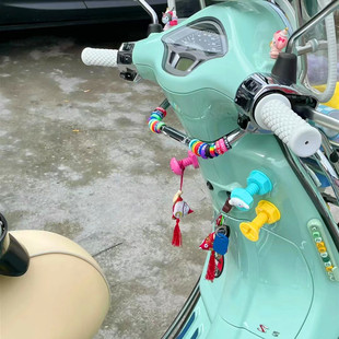 适用比亚乔VESPA姜戈龙嘉摩托车通用超萌挂钩装饰创意螺丝钉香包