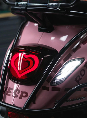 适用于 vespa 春天冲刺150 GTS300 黑化尾灯 威图转向灯 爱心尾灯