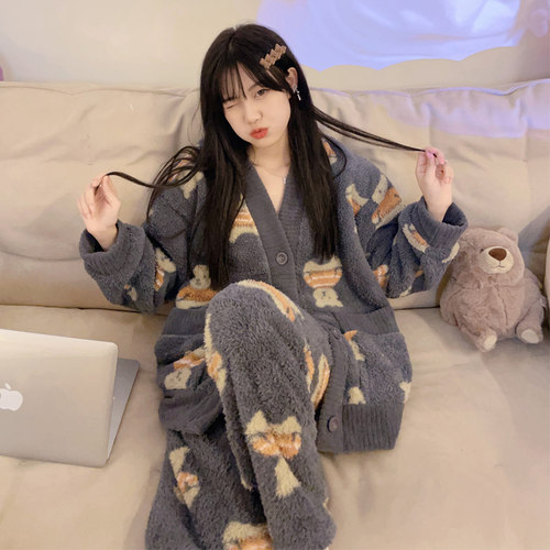 女珊瑚绒卡通秋冬保暖睡衣套装