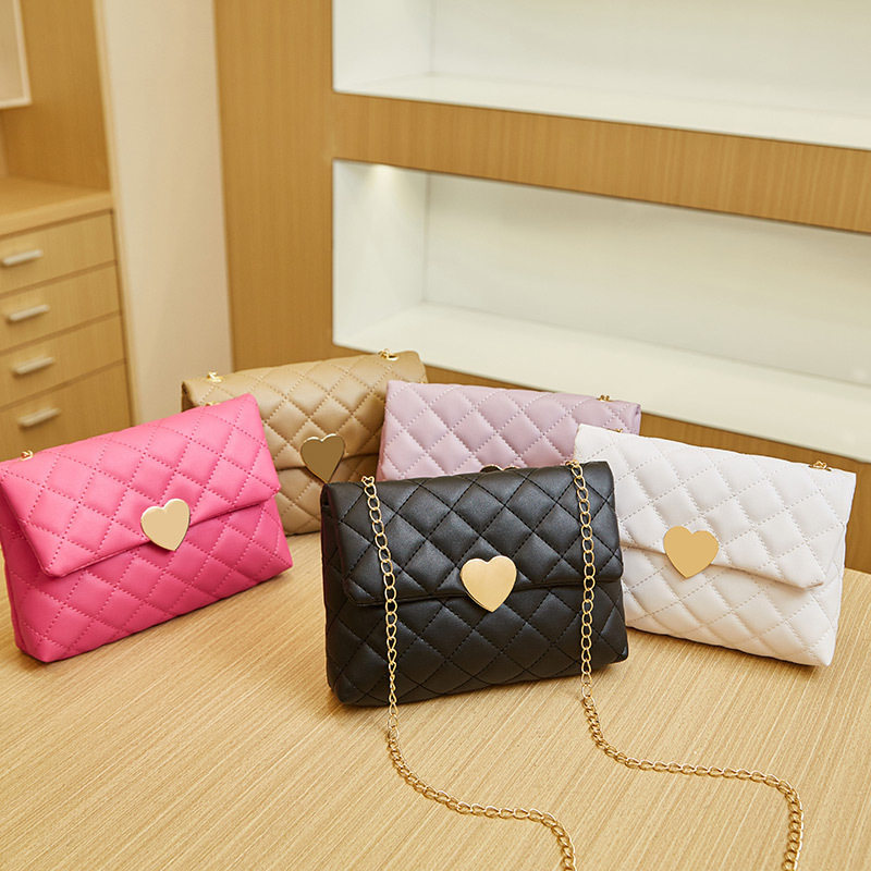 2023新款时尚清新甜美菱格绣花小方包百搭爱心锁扣链条纯色腋下包