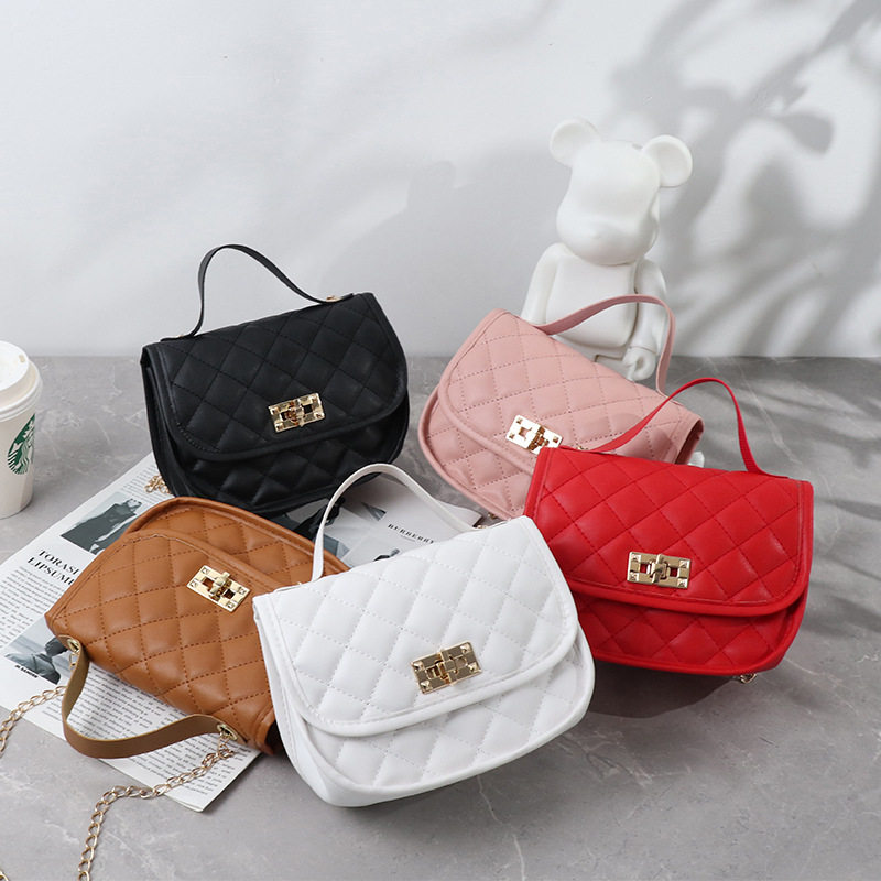 时尚绣花马鞍女士包包包2022新款包盖式单肩包锁扣小方包一件代发