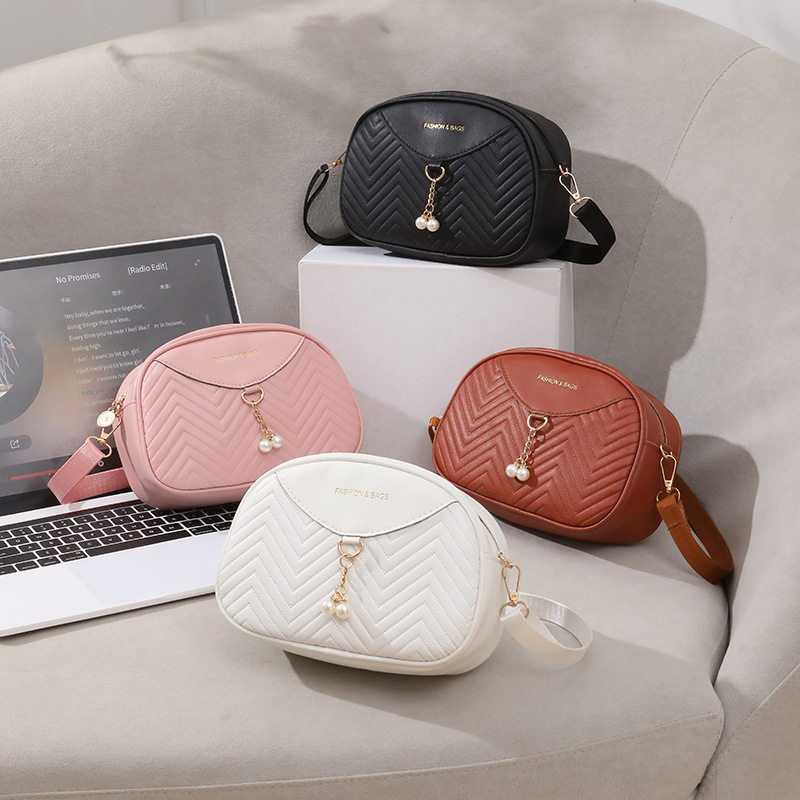 2024夏季新款珍珠吊坠贝壳包时尚个性波浪绣花单肩斜挎女包手机包,运动包/户外包/配件,挎包/拎包/休闲包,淘宝优惠券,粉丝福利购,淘宝优惠卷