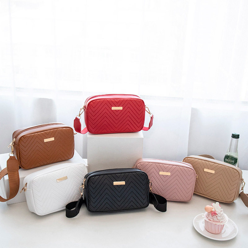 女士包包2023新款波浪纹小方包压纹相机包休闲单肩包一件,运动包/户外包/配件,挎包/拎包/休闲包,淘宝优惠券,粉丝福利购,淘宝优惠卷