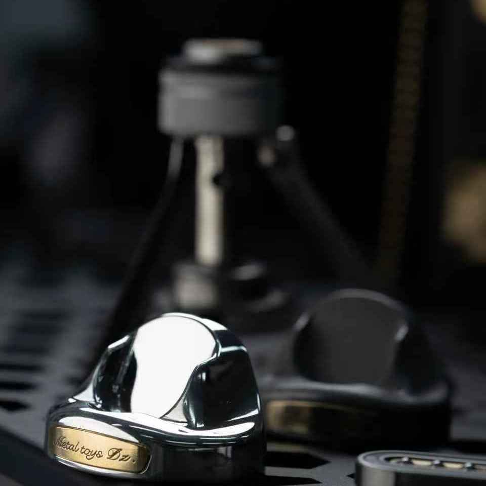 Dz. Top币底座胡桃木收纳盒29枚容量木质黄铜合金EDC玩具收纳底座