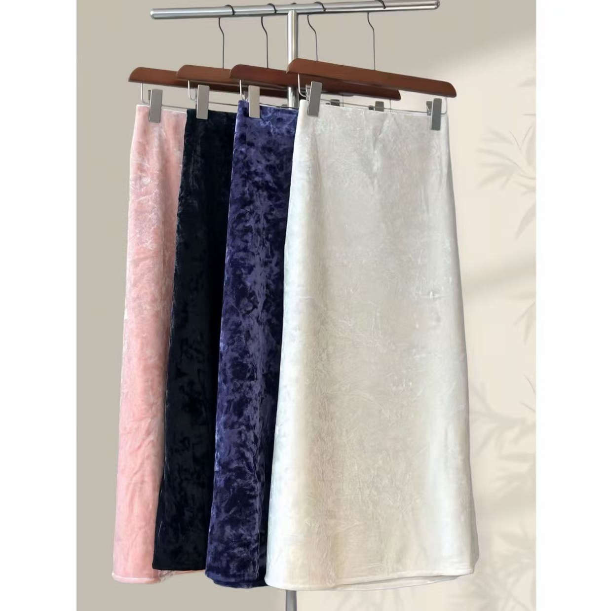 M094曼裳格2025冬季新款    加绒冰花丝绒半身裙