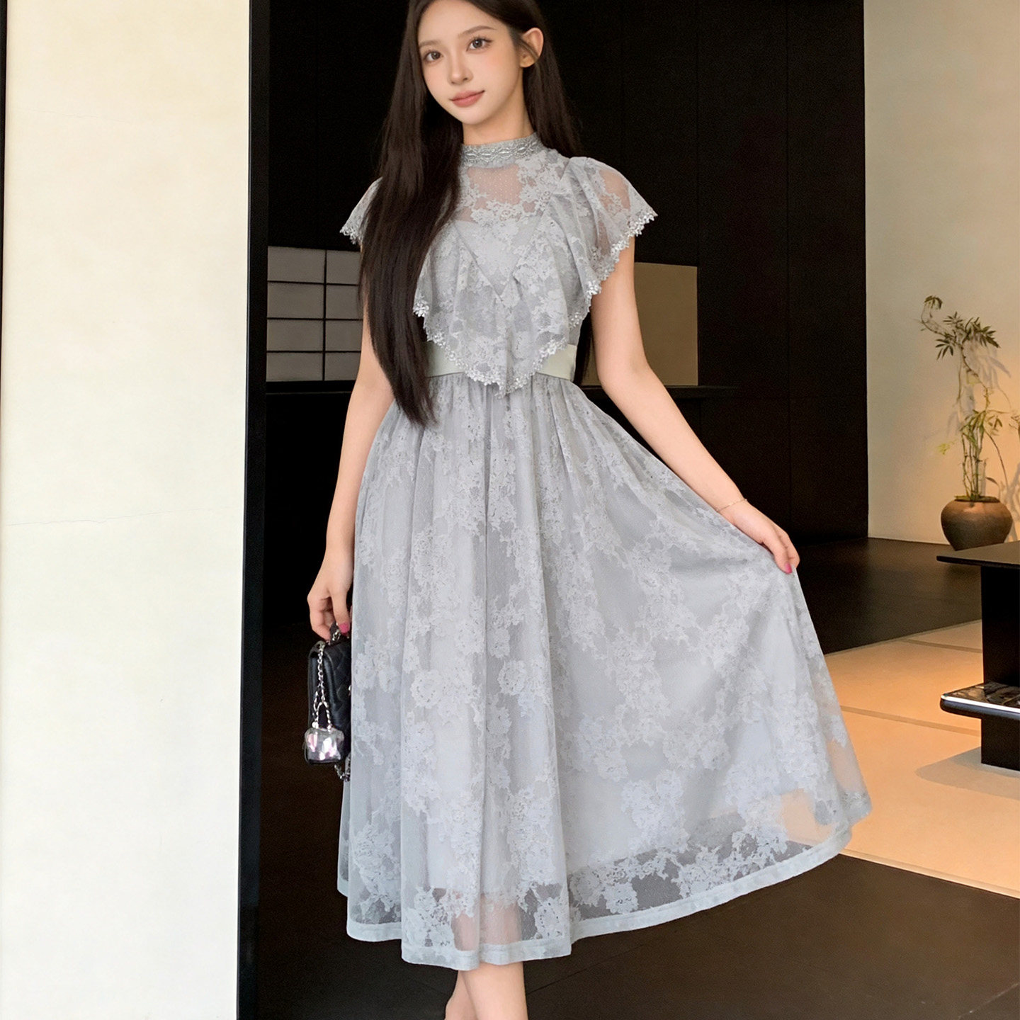 端庄大气蕾丝连衣裙女