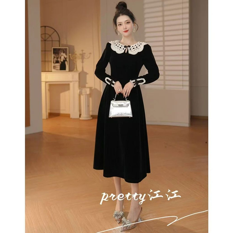 娃娃领黑色丝绒连衣裙