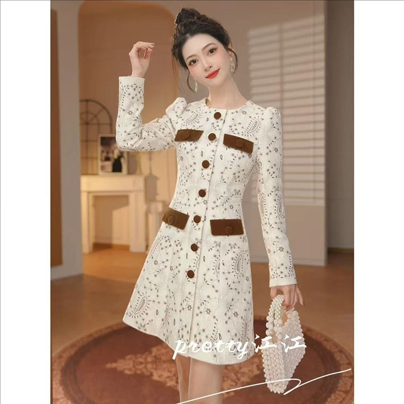 高级感印花小香风a字连衣裙女2026新款收腰显瘦小个子巨好看裙子