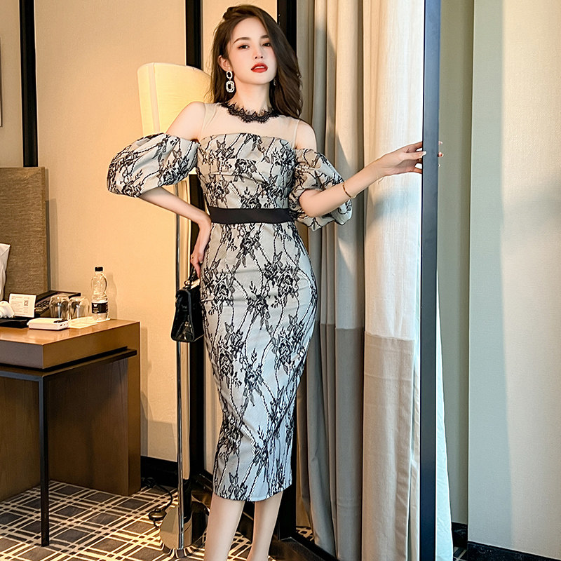 水墨刺绣一字肩包臀连衣裙夏收腰优雅气质御姐风抹胸修身蕾丝裙子
