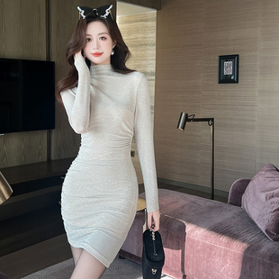 秋冬新款纯欲性感显身材包臀连衣裙遮肉褶皱半高领弹力修身短裙子