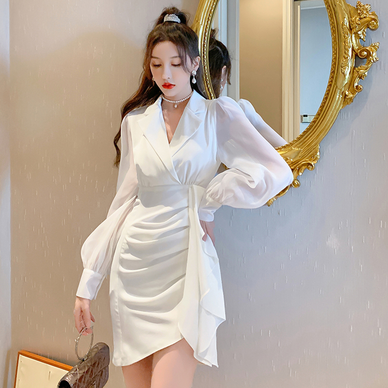 女神范白色西装领裙2024新款高级感法式收腰显瘦长袖褶皱连衣裙女