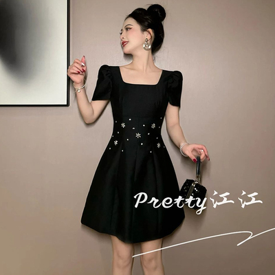 赫本风方领连衣裙小黑裙