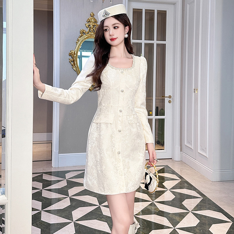 千金感高端长袖连衣裙2026新款精致穿搭公主风收腰显瘦a字裙短款