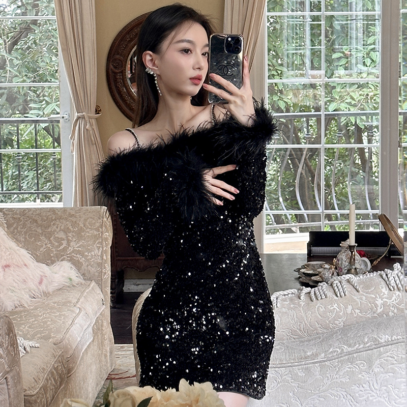 生日party宴会小礼服裙高级感包臀吊带一字肩黑色羽毛亮片连衣裙