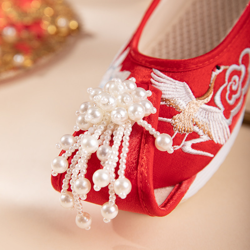 SANKENG GIRL WEDDING SHOES AUTUMN WOMENS FLAT TASSEL ANCIENT STYLE EMBROIDERED SHOES CHINESE XIUHE TASSEL FLAT PEARL WEDDING SHOES