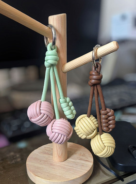 适用于迪桑娜包包挂件樱桃钥匙扣挂饰高档皮革编织球创意礼物