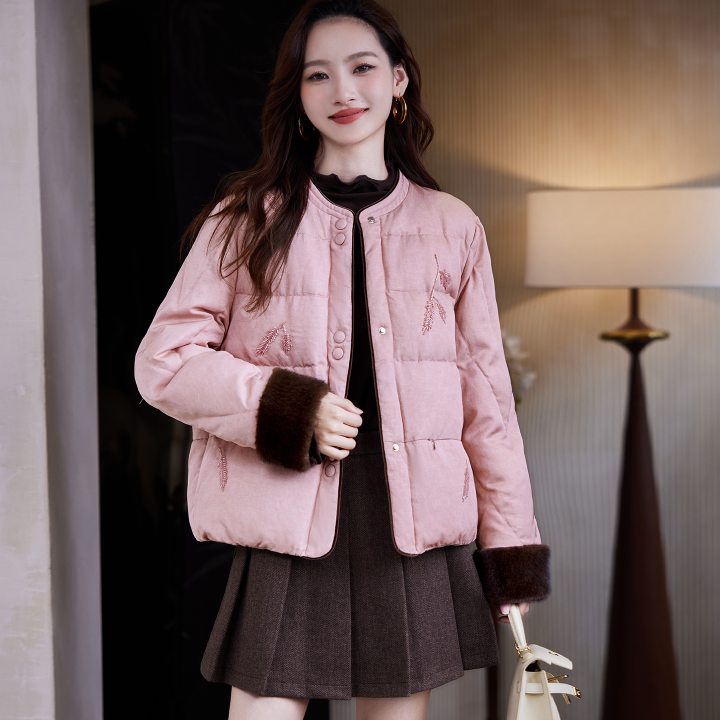 宝诗黎圆领钉珠鸭绒羽绒服