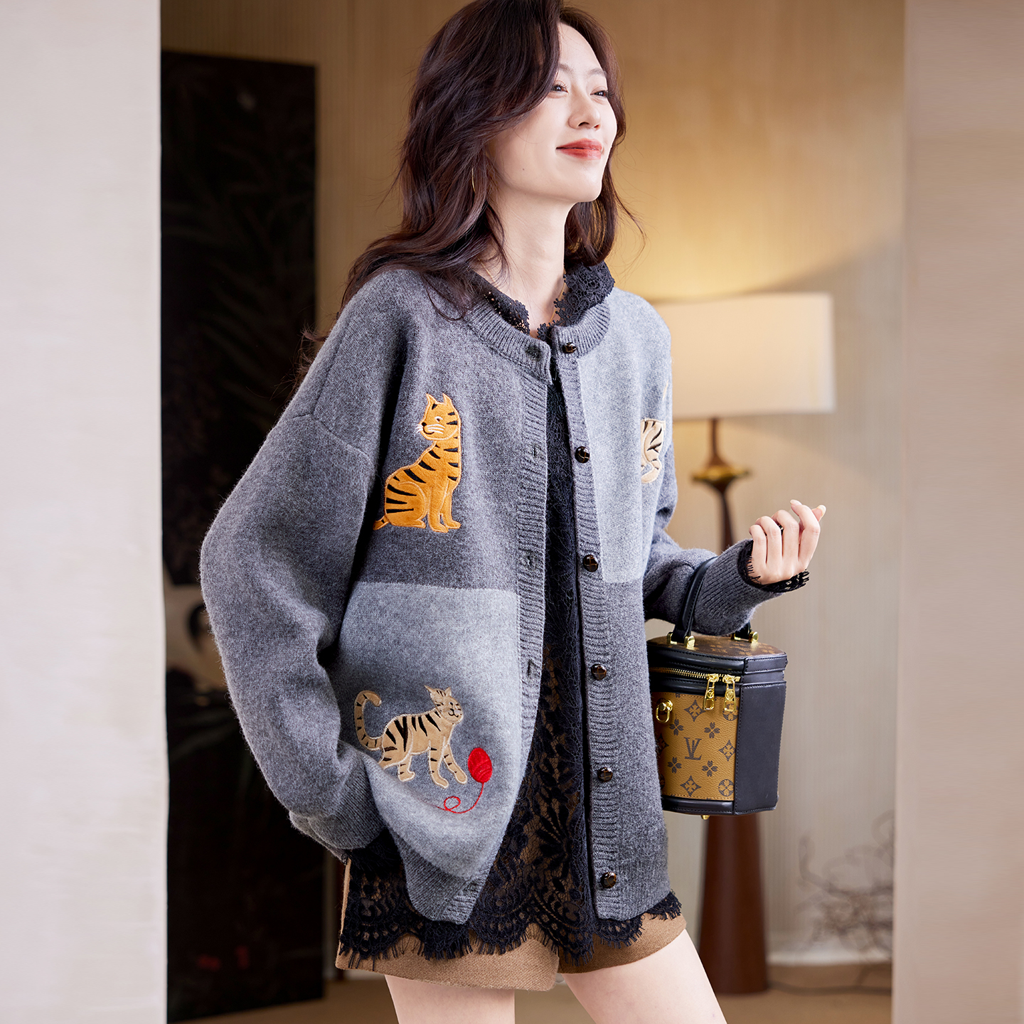 宝诗黎中长款刺绣针织外套