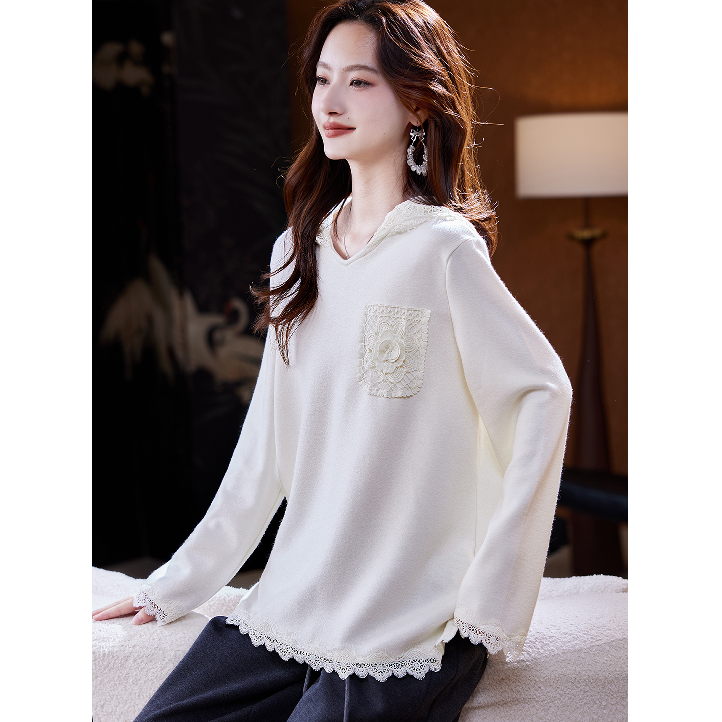 宝诗黎连帽蕾丝拼接针织衫