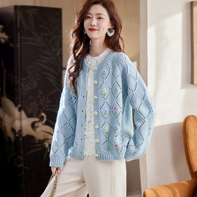 宝诗黎圆领刺绣镂空针织外套