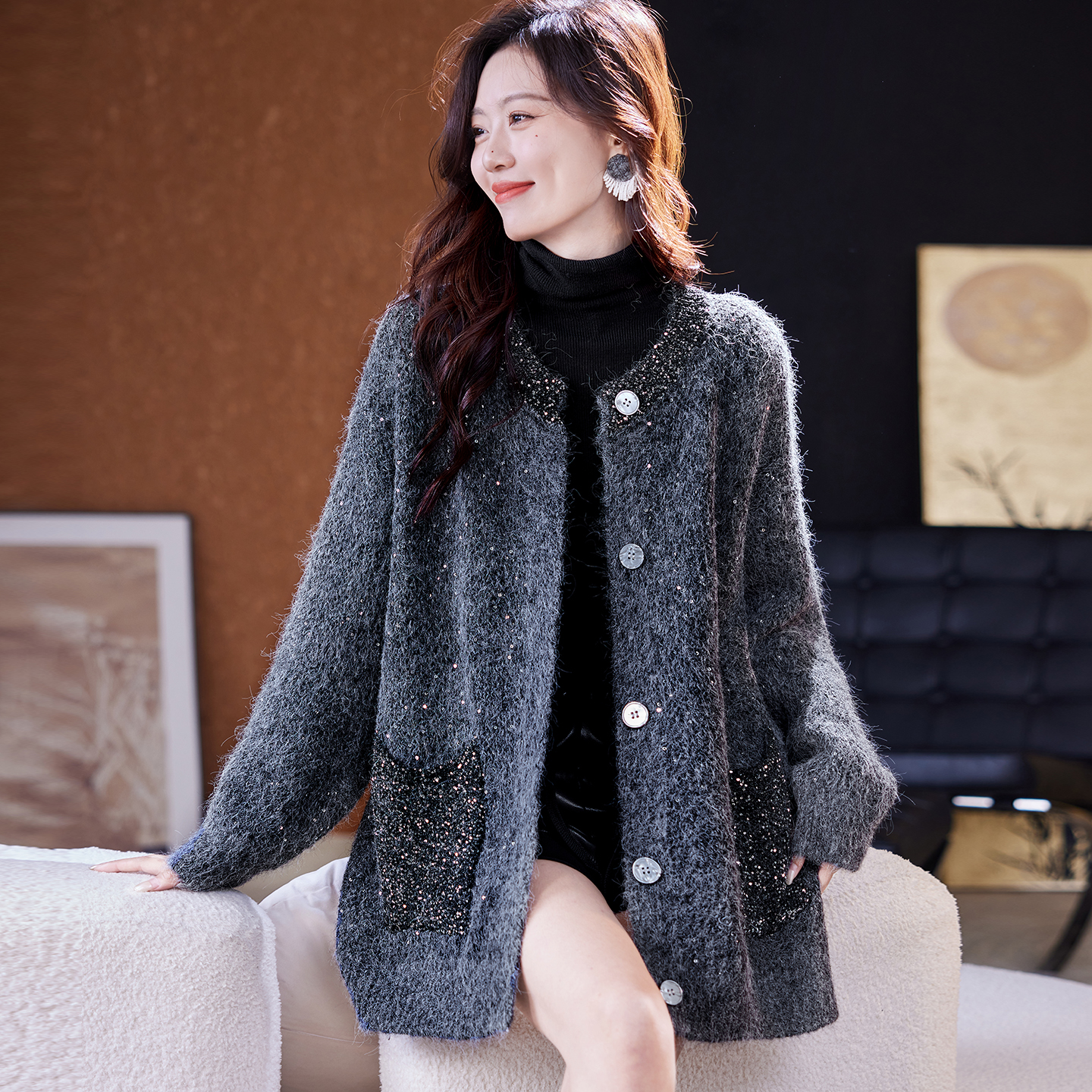 宝诗黎圆领亮片拼接针织外套