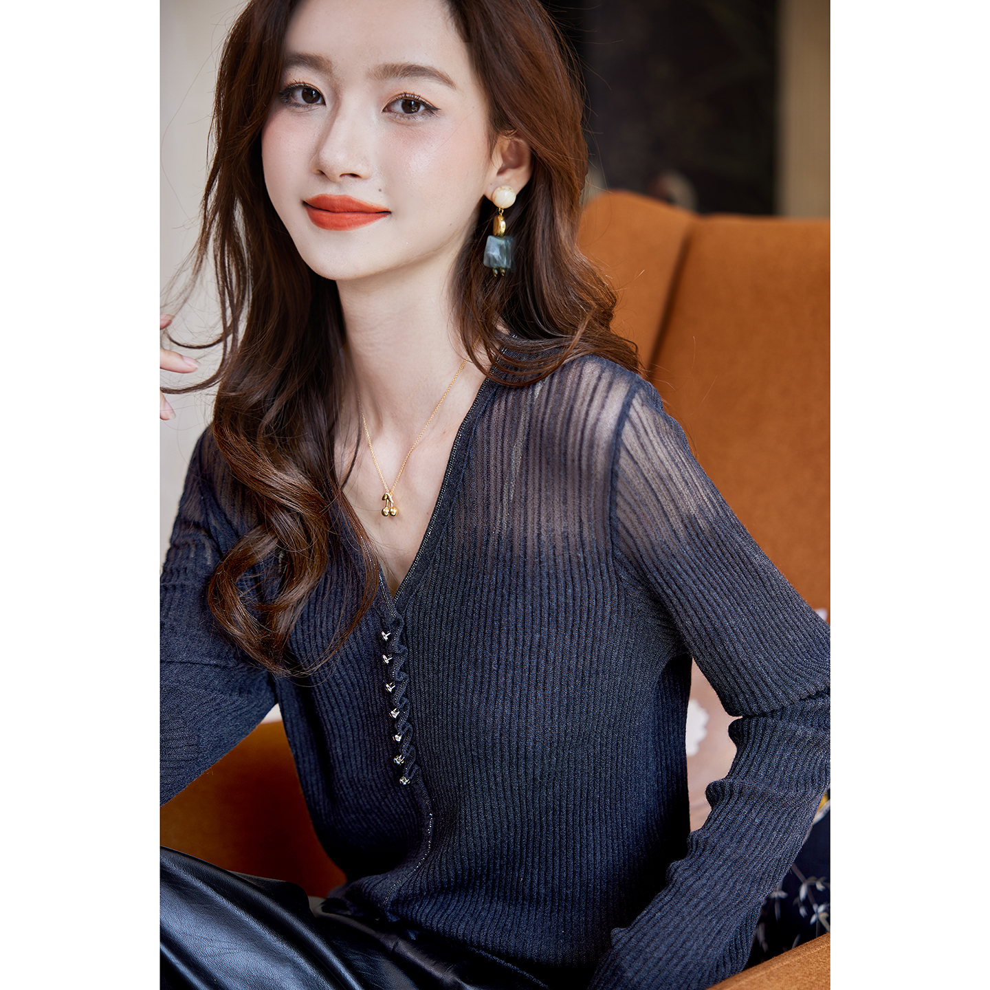 宝诗黎V领烫钻长袖针织衫