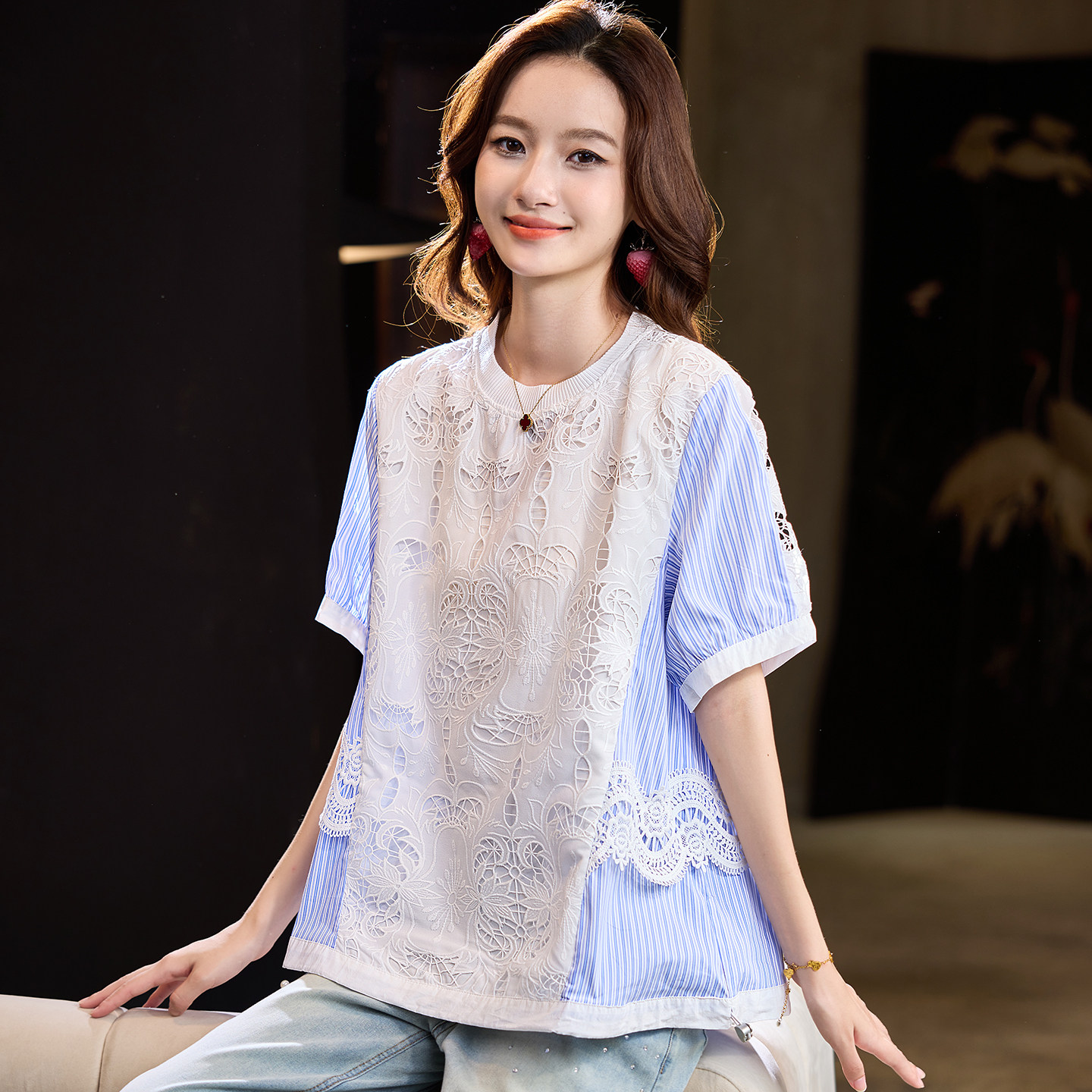 宝诗黎蕾丝条纹拼接短袖T恤图片