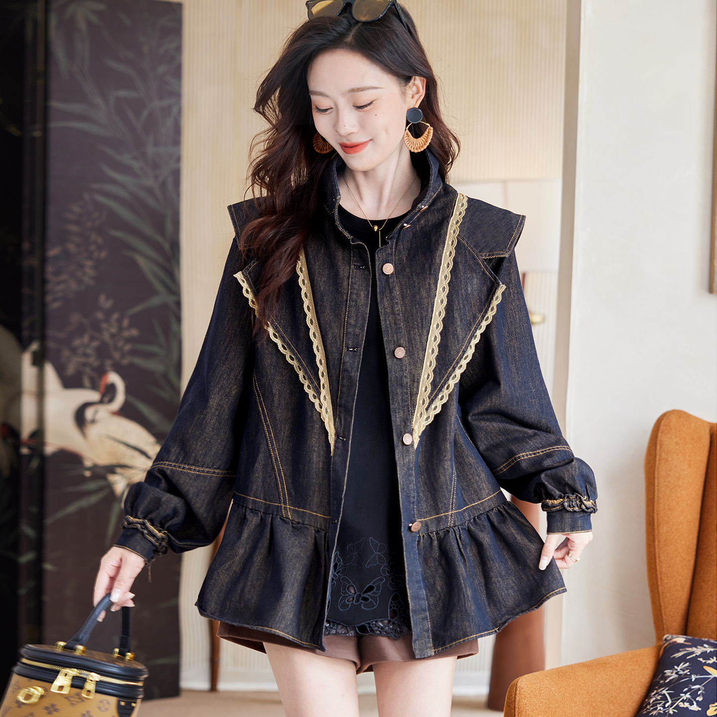 宝诗黎蕾丝拼接牛仔外套