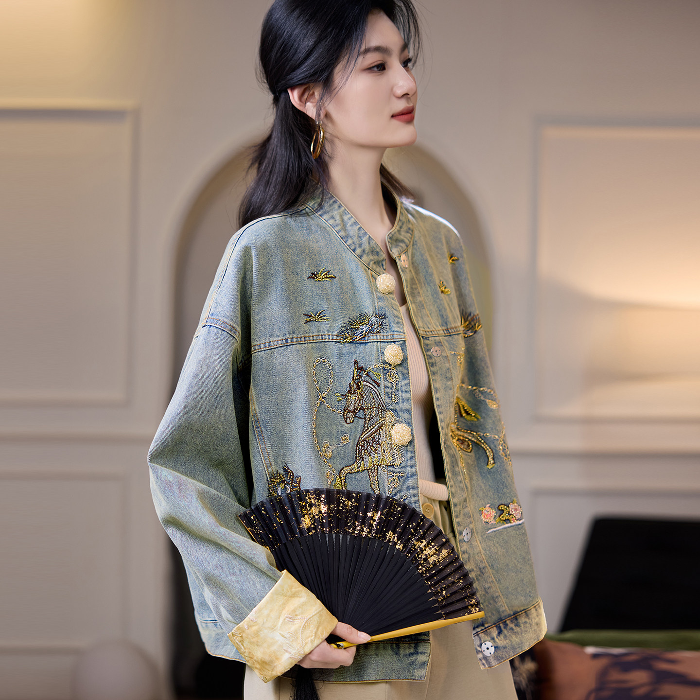 宝诗黎钉珠刺绣拼接牛仔外套2026春季新中式国风洋气宽松大码女装
