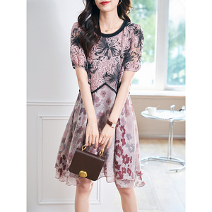 宝诗黎圆领印花蕾丝拼接宽松中长裙女装2026夏新款短袖雪纺连衣裙