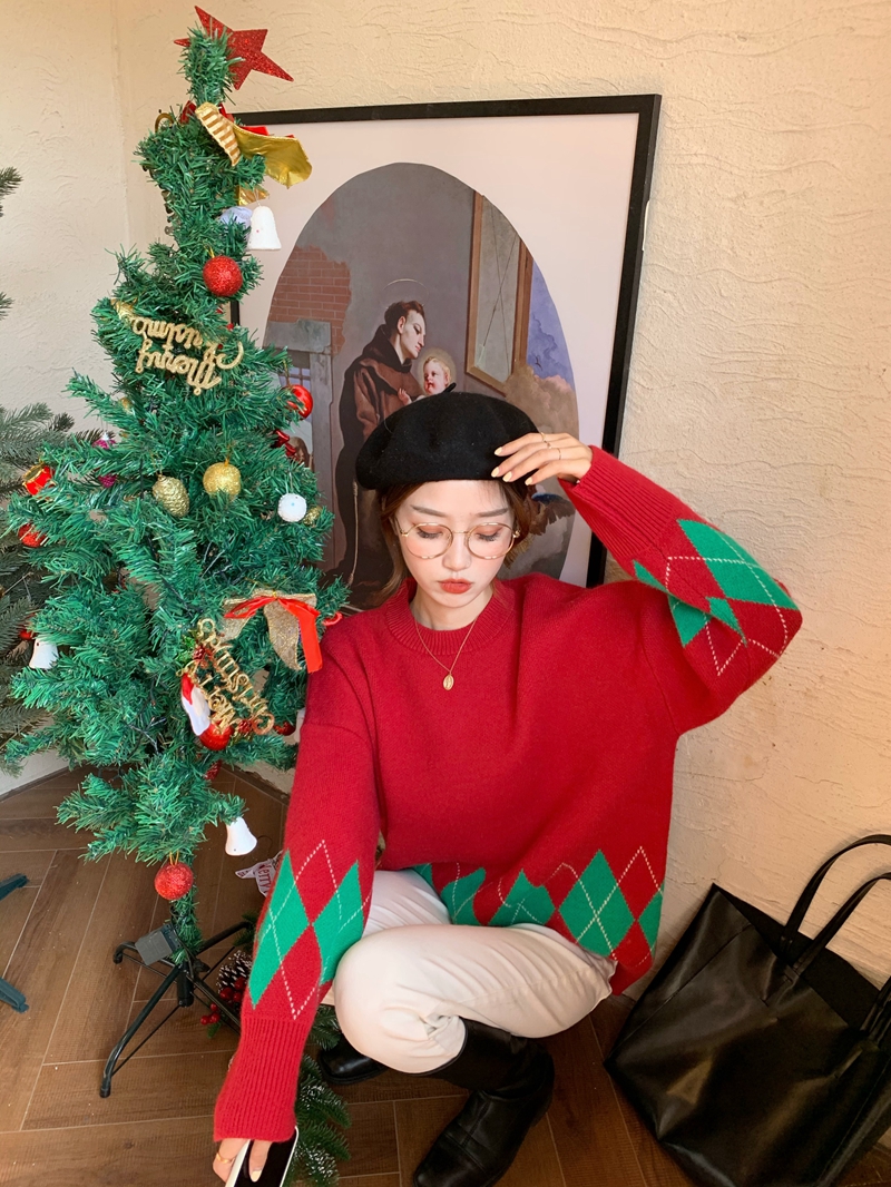 Real shot Lingge color contrast sweater for women autumn / winter 2020 new Japanese loose retro Christmas Pullover