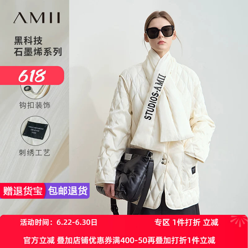 Amii2026冬新款温暖V领配字母绣花围巾菱格羽绒服女一手长上衣
