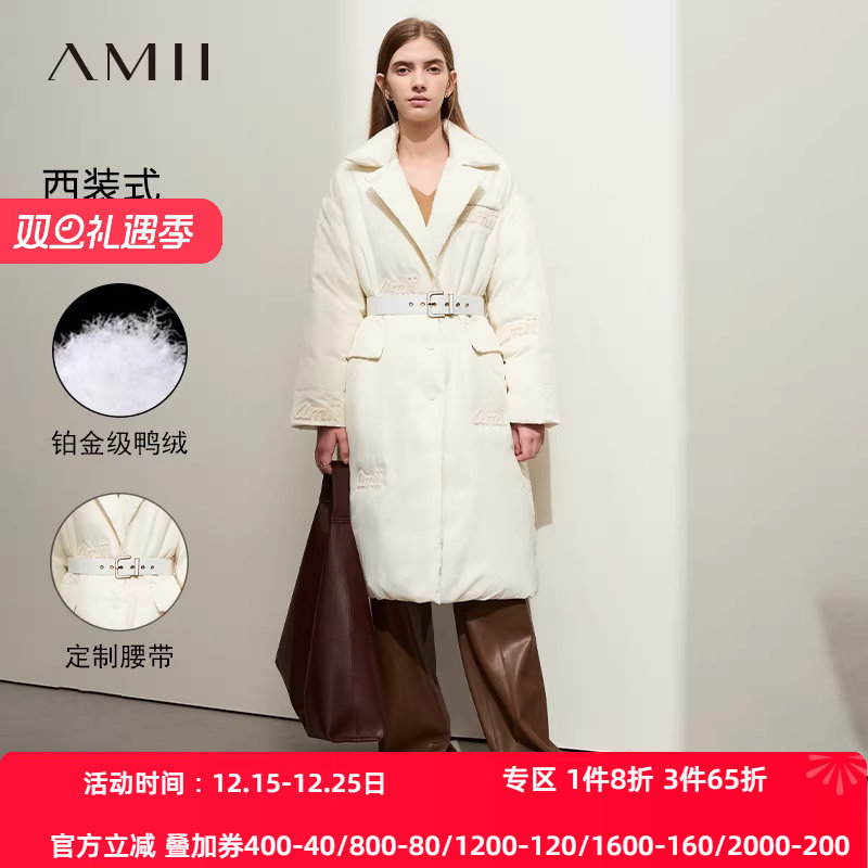 amii2025冬新款通勤配腰带西装领长款羽绒服女字母绣章上衣外套