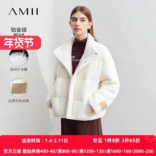 Amii2025冬新款温暖短毛绒感鸭绒羽绒服女皮牌装饰宽松外套上衣