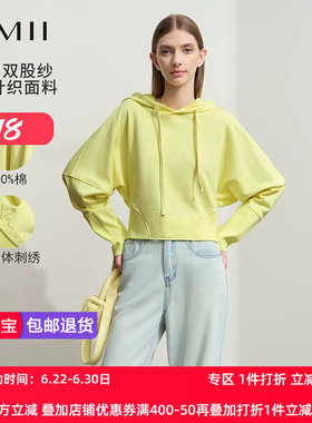 Amii2026春新款休闲抽绳连帽手写体字母刺绣短款卫衣女蝙蝠袖上衣