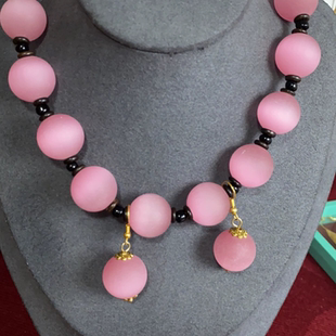 【孤品清仓特价】高级大气时尚拒马河粉色猫眼琉璃项链+耳环套装
