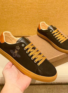 欧奢新品男鞋秋冬板鞋黑色经典运动鞋米奇印花小黑鞋真皮透气潮鞋