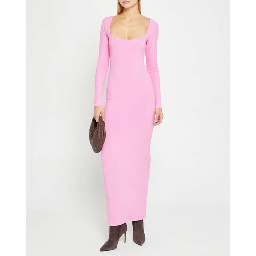 浅粉色长袖连衣裙长裙