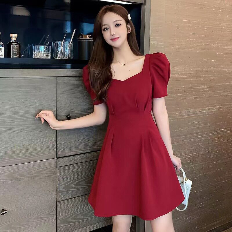 法式小心机露背方领泡泡袖红色连衣裙女2025收腰显瘦气质减龄裙子