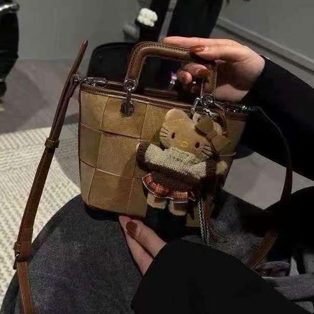 女包2026新款时尚韩版编织菜篮子水桶包小众简约可爱气质手提小包,箱包皮具/热销女包/男包,通用款女包,淘宝优惠券,粉丝福利购,淘宝优惠卷