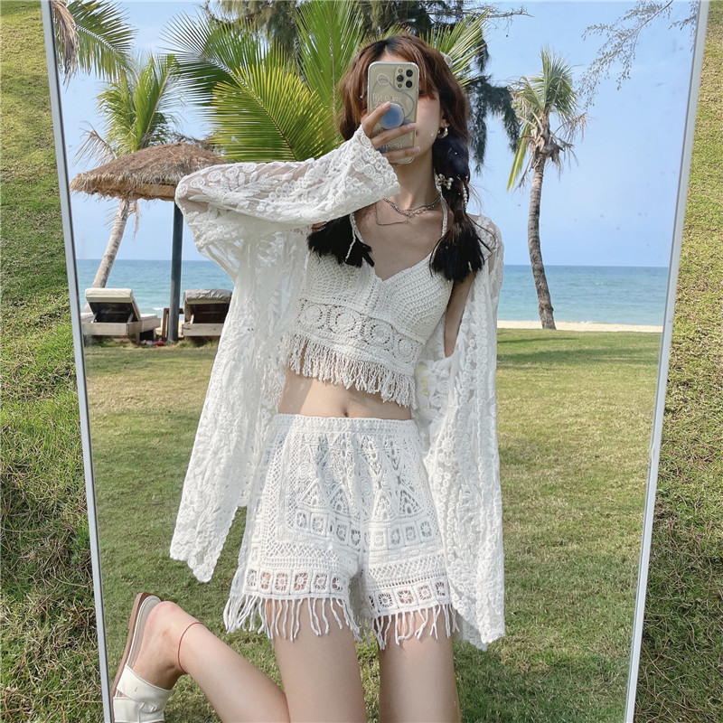 度假泳衣女新款爆款高级性感保守显瘦纯欲风分体三件套沙滩游泳装