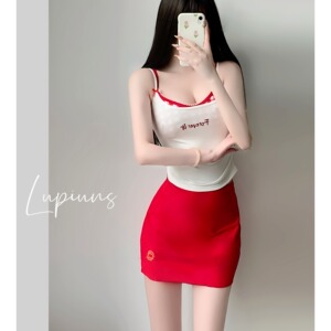 泳衣女2024年爆款夏季新款性感热辣白色吊带高级感分体保守比基尼