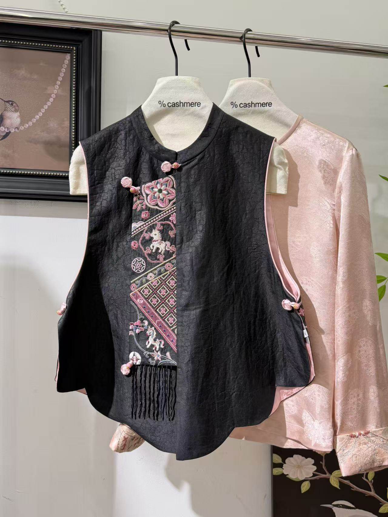 赫美高端2026早春新款圆领盘扣新中式国风刺绣香云纱提花无袖马甲,女装/女士精品,马夹,淘宝优惠券,粉丝福利购,淘宝优惠卷