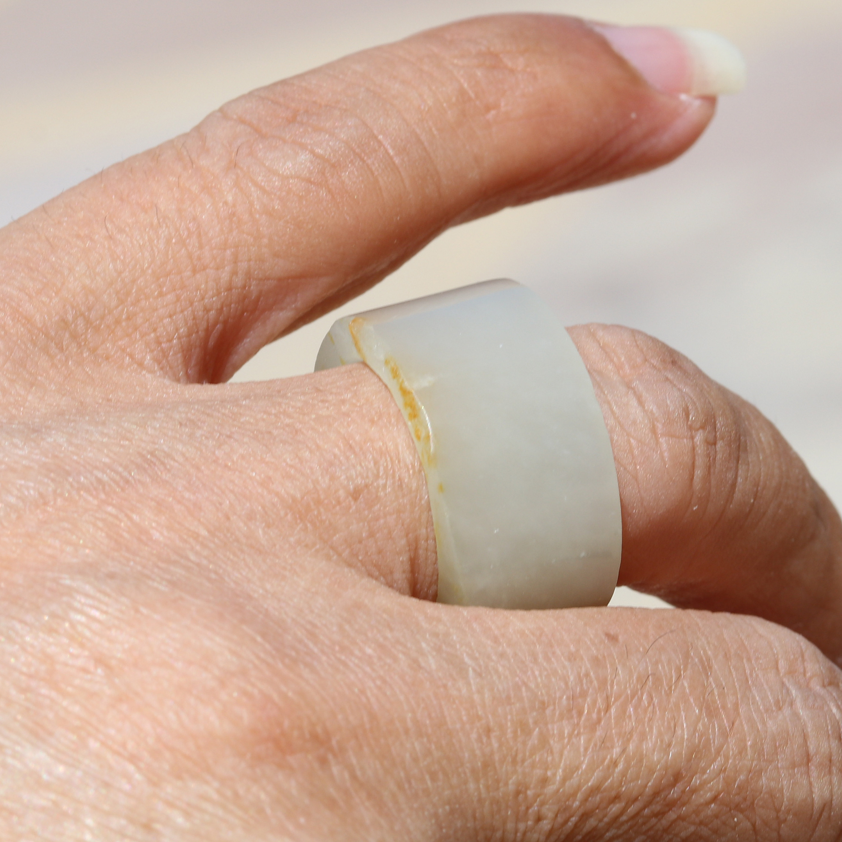 【小胡子玉器】和田玉 籽料 洒金皮 原毛孔 白玉 17.5mm扳指 指环